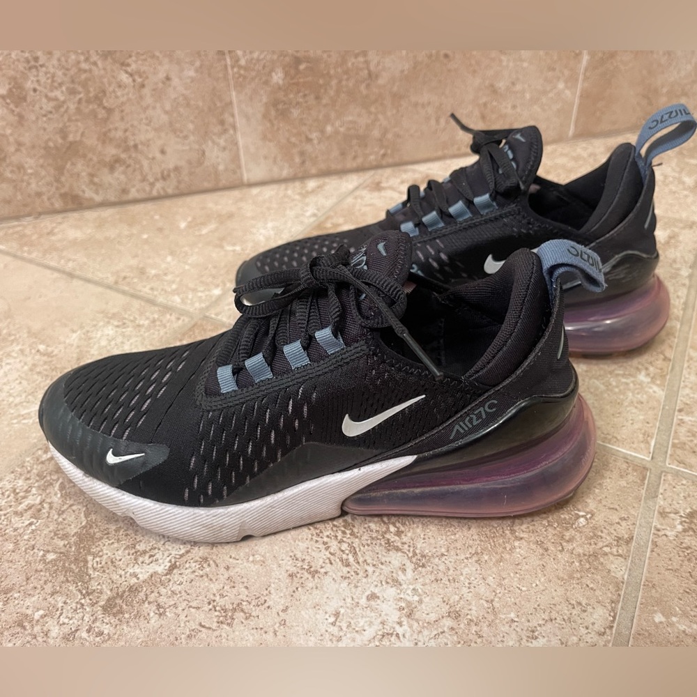Women’s Nike 270 size 8